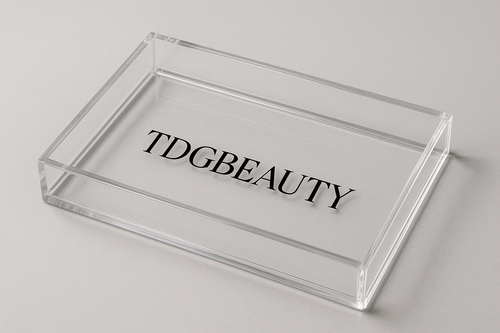 fais un petit plateau en plexi glass avec mon logo TDGBEAUTY dessus s'il te plait