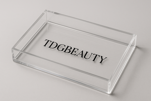 fais un petit plateau en plexi glass avec mon logo TDGBEAUTY dessus s'il te plait